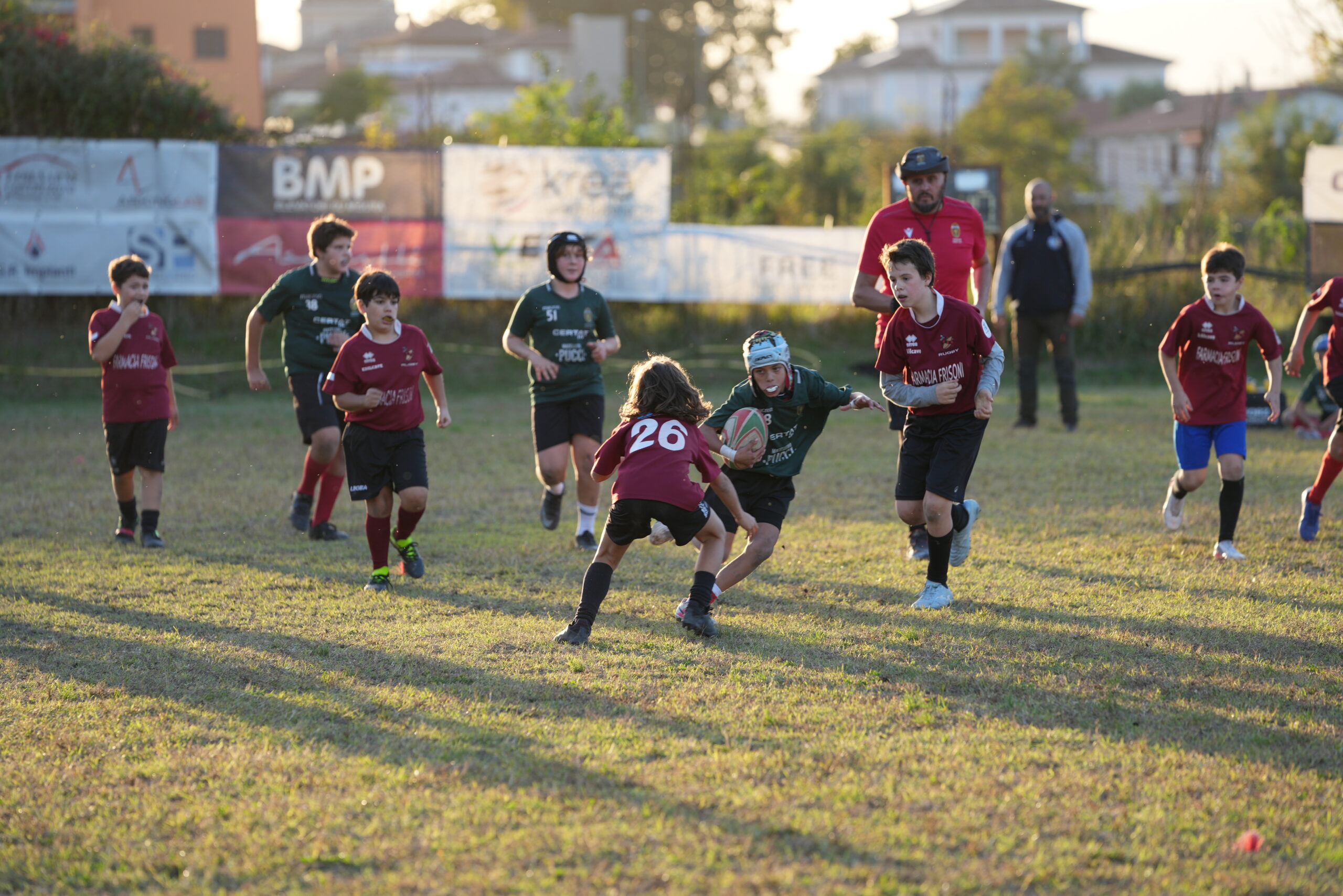 La Ternana Rugby avanza con il pallone contro la difesa avversaria